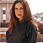 Una ragazza amante della musica e con eccellenti voti al liceo musicale è volenterosa di insegnare dalle basi il linguaggio musicale, la lettura delle note, solfeggio e armonia. Hai difficoltà nel capire la musica? Non ti preoccupare, proveremo insieme a